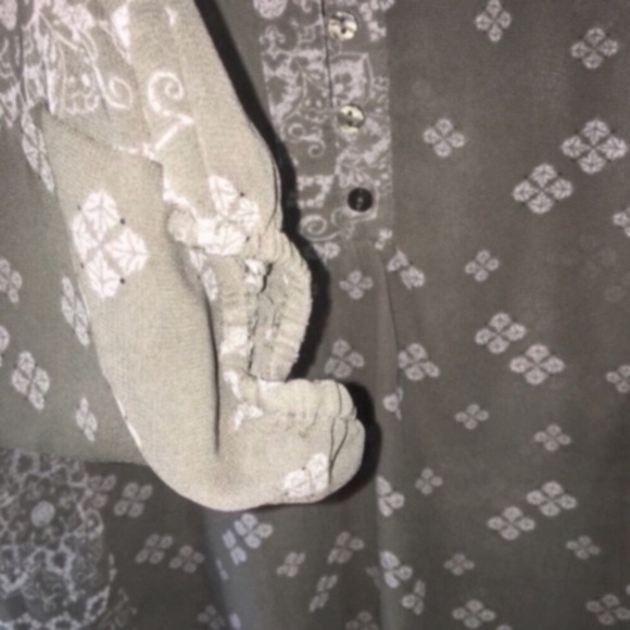 Maurices Green Sheer Floral Blouse - Picture 4 of 4